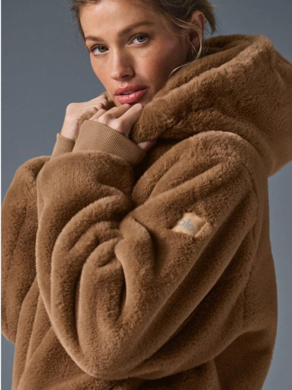 LIKE NEW ALO Foxy Faux Fur Jacket, Toasted Almond, size S